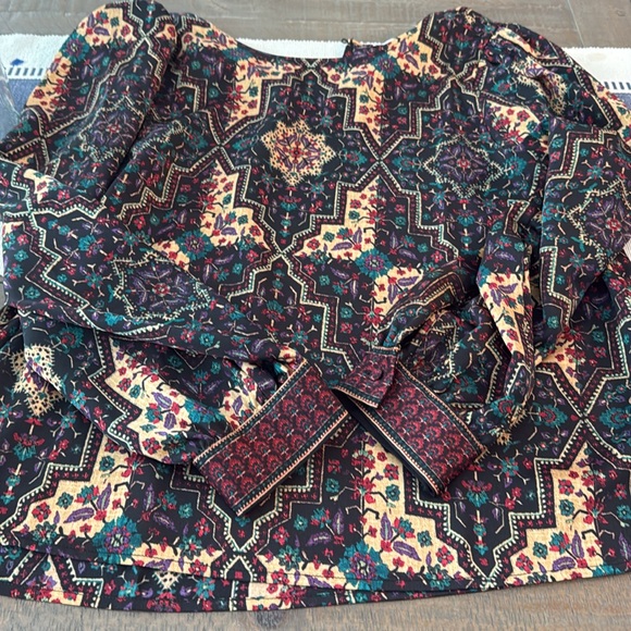 Multicolor Geometric Print Women's Top - Picture 2 of 5